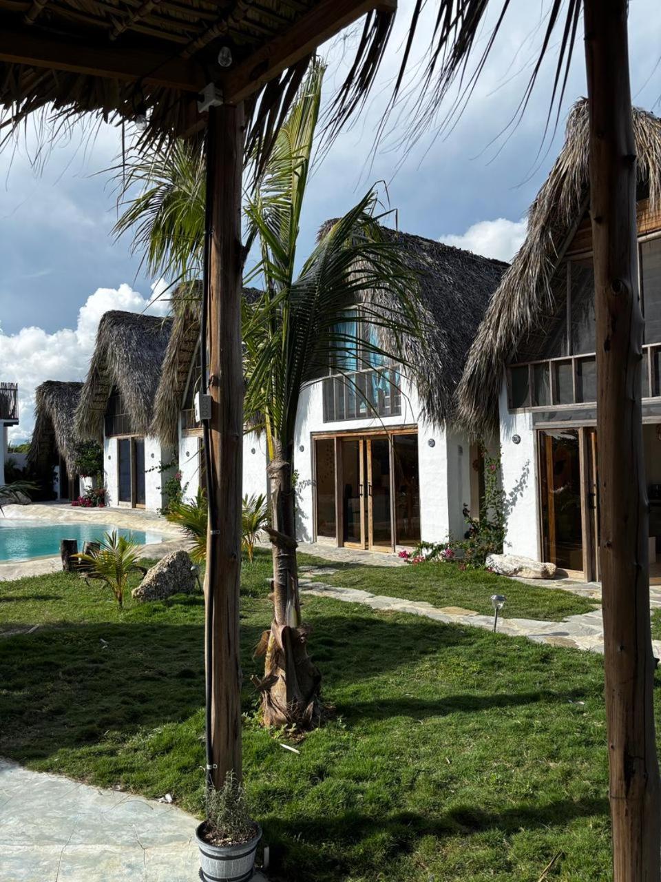 Blue Beach Eco-Hotel By Sanfabini バヤイベ エクステリア 写真